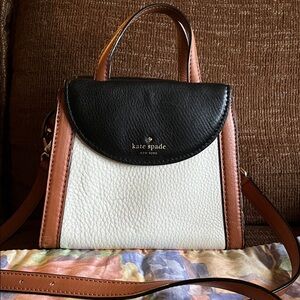 Kate Spade Cobble Hill Adrien Crossbody in pebbled leather.